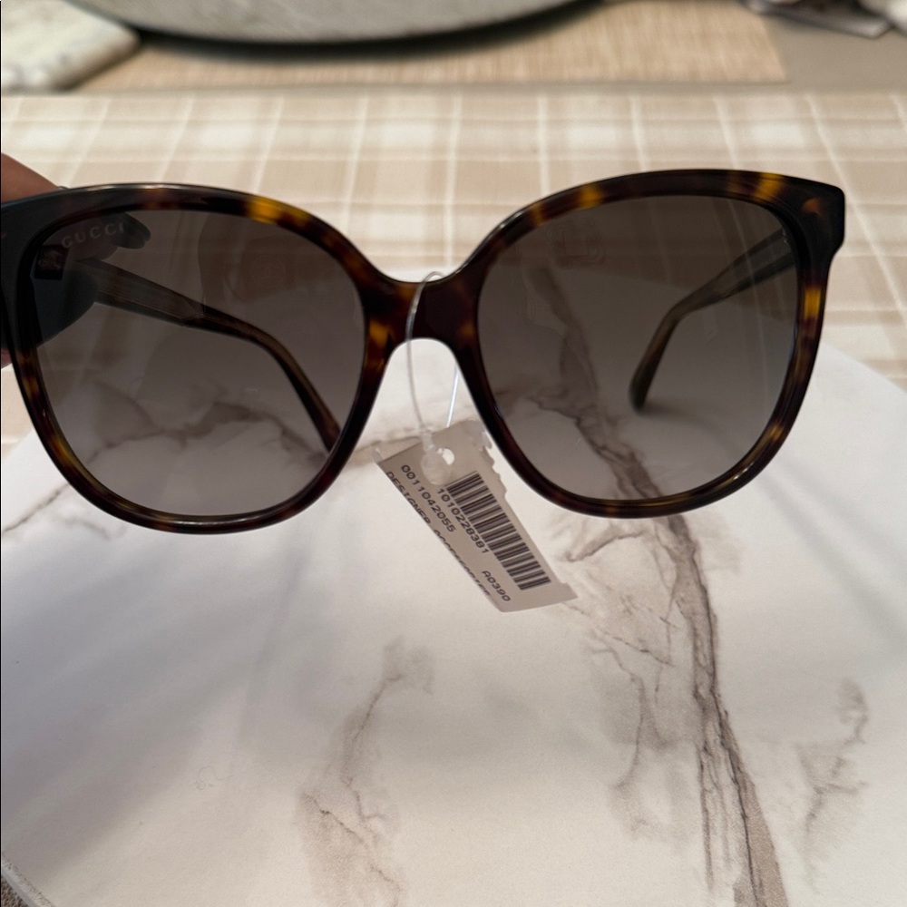 Gucci Brown Tortoise Sunglasses - Picture 2 of 14